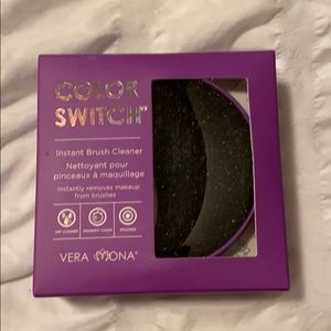 Vera Mona color switch